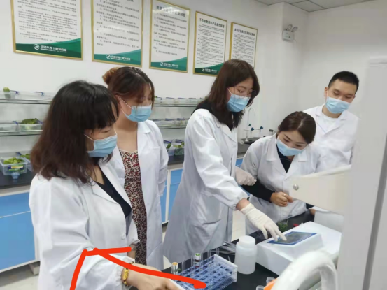 十堰農(nóng)商城引進(jìn)云唐多功能食品檢測儀