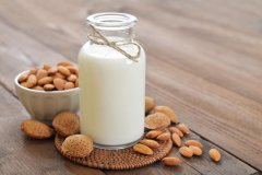 食品安全檢測(cè)儀針對(duì)問題牛奶進(jìn)行檢測(cè)